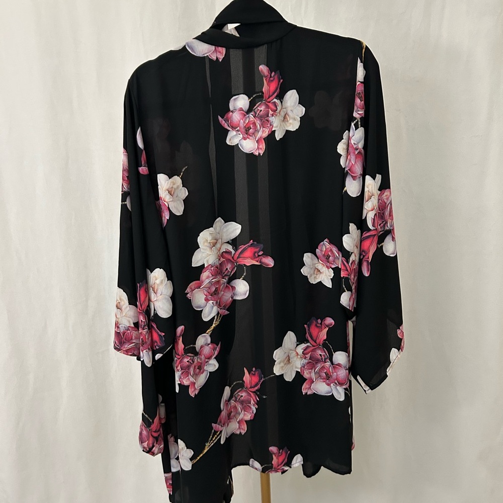 VENUS Black Kimono with Pink and White Floral Pattern